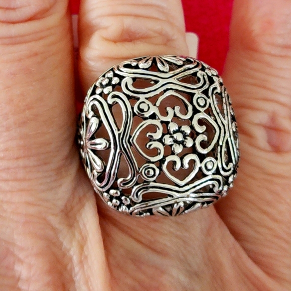 Lia Sophia Jewelry - Square dome filigree ring with hearts